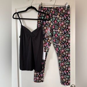 SM/Medium NWT Activewear / Lounge wear  Blk tank / 3/4 60s mod print leggings.